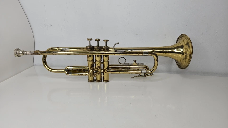 Instrumento trompeta vintage Olds Ambassador Fullertone Cali con boquilla #961320  Foto 2 de 4