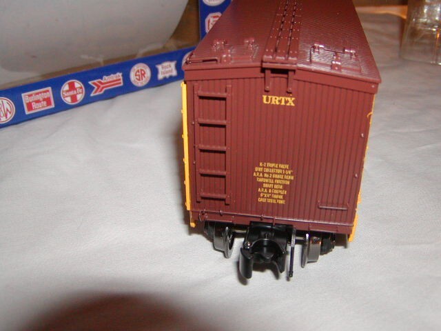 Ready Made Trains RMT-86199-262 IGA Foods Woodside Reefer Car O-027 2024 Display