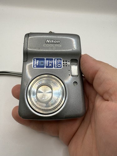 Nikon COOLPIX L2 6.0MP Digital Camera Read Description - Picture 2 of 12