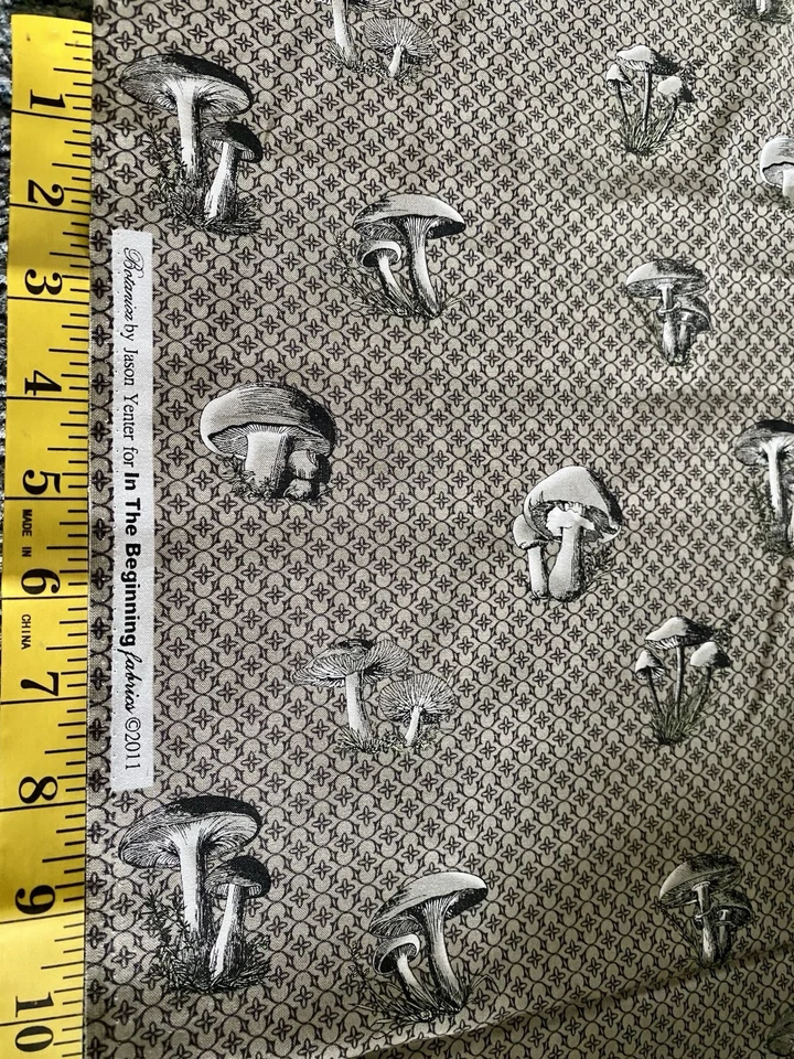 Tela de algodón de setas grises y negras por yarda Foto 2 de 3