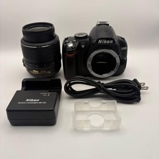 Nikon D3000 DSLR Camera with AF-S DX 18-55mm VR Lens LCD Monitor