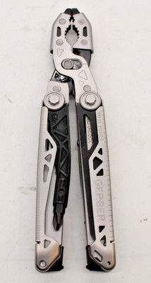 GERBER DUAL FORCE BLACK SILVER MULTI-TOOL. W/ NYLON SHEATH