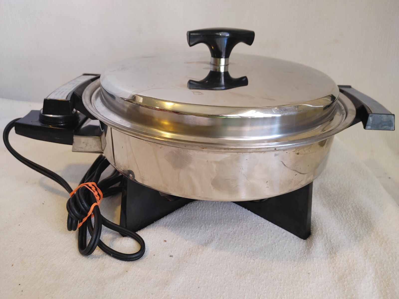 LIQUID CORE STAINLESS STEEL ELECTRIC SKILLET