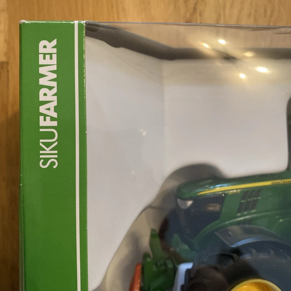 Siku 3282 John Deere 6210R Tractor Toy 1:32 Scale Brand New - Image 3 of 4