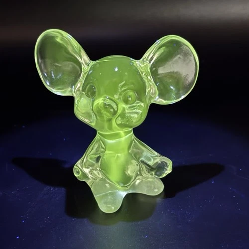 Vintage 1980’s Fenton Clear Art Glass Mouse Figurine Paperweight - GLOWS