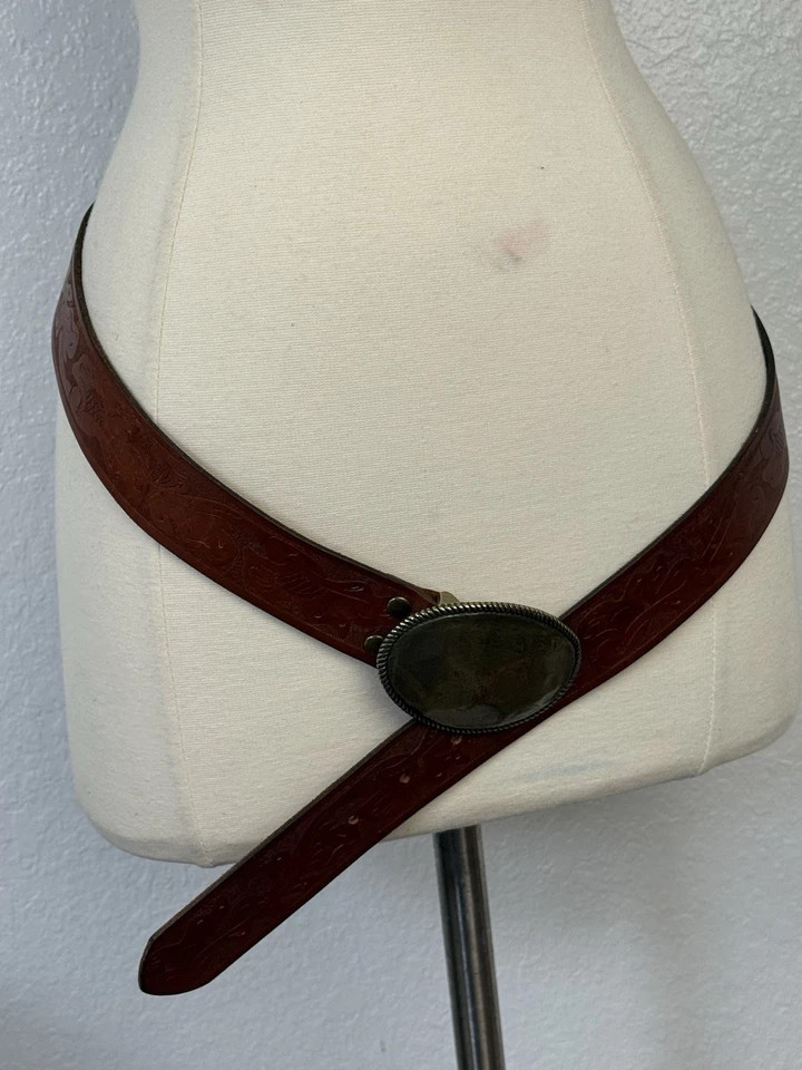 J Crew Tooled Belt Brown Leather Brass Buckle USA Women's Medium Size 36 - Image 4 of 4