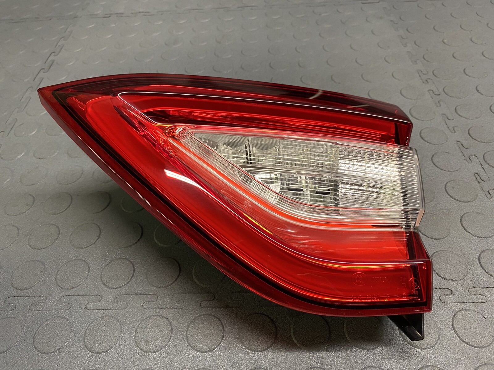 MASERATI LEVANTE REAR RIGHT SIDE INNER TAILLIGHT LIGHT LAMP OEM 2017 - 2020