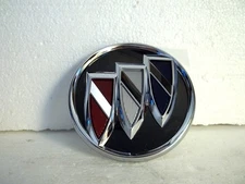New Genuine OEM GM Buick Liftgate Tri-Shield Emblem Assembly