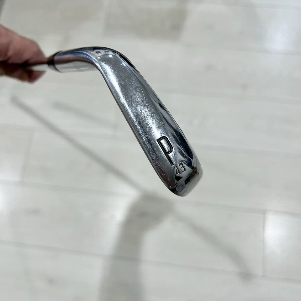 Titleist T200 Pitching Wedge 43° RH Dynamic Gold 105 S300 Stiff Flex Steel Shaft - Image 2 of 4