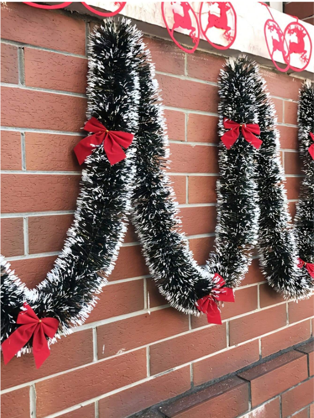 6.56ft Christmas Garland Green And White Edge Holiday Decoration With Snowflakes