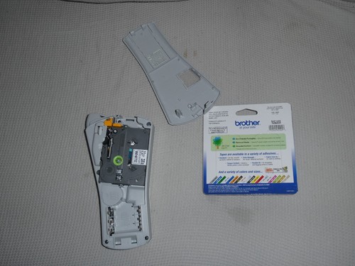 Brother P-Touch PT-1090 Handheld Label Maker Purple Office No Cable Tested - Picture 6 of 6