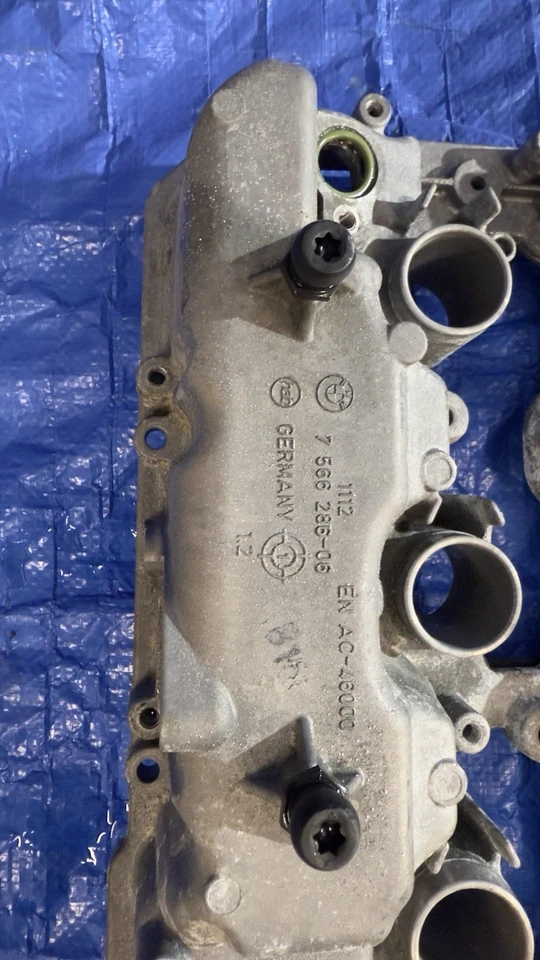 BMW X5 X6 550i 750i 2011-2013 E70 E71 N63 4,4 L juego de cubierta de válvula de motor V8 OEM Foto 3 de 4