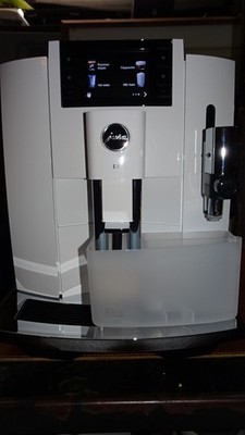 Jura E8 Automatic Espresso Machine Piano White Type 776 Only Used 34 Cups