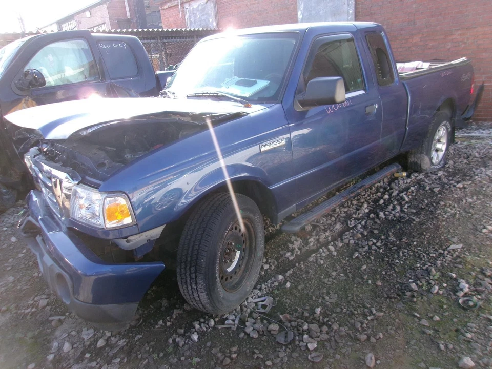Used Rear Left Door Assembly Rear Side fits: 2011 Ford Ranger L. privacy tint gl Foto 2 de 4