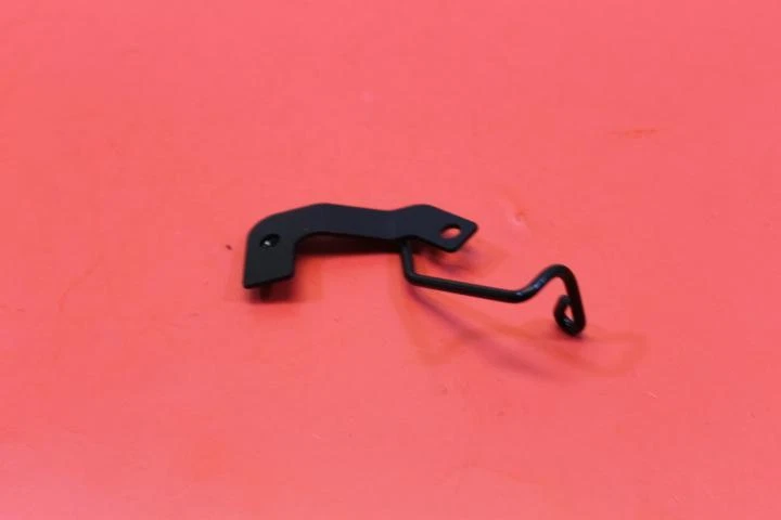 Abrazadera de manguera de freno delantero OEM 45137-MEM-670 NUEVO DE STOCK Honda VTX1300C VTX1300R Foto 4 de 4