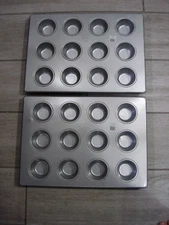 NEW AMCO Bakeware 905225 Baking Pan 12-2 3/4" Muffin / Cupcake Commercial (2pk)