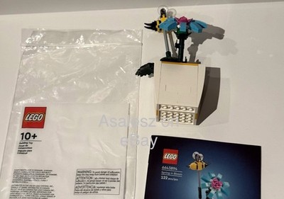 LEGO 6643894 Spring in Bloom Bee & Flower Barnes & Noble Exclusive set