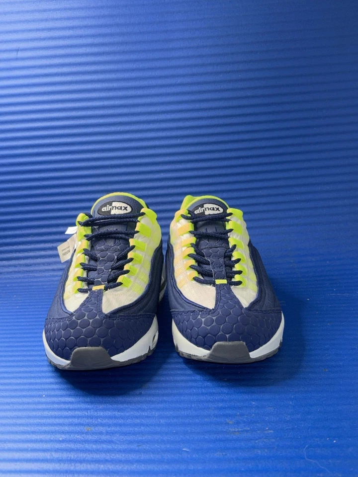 Size 10- Women’s Nike ID Air Max 95 3M Thinsulate White Blue Lime DA7572-991 NEW - Image 3 of 4