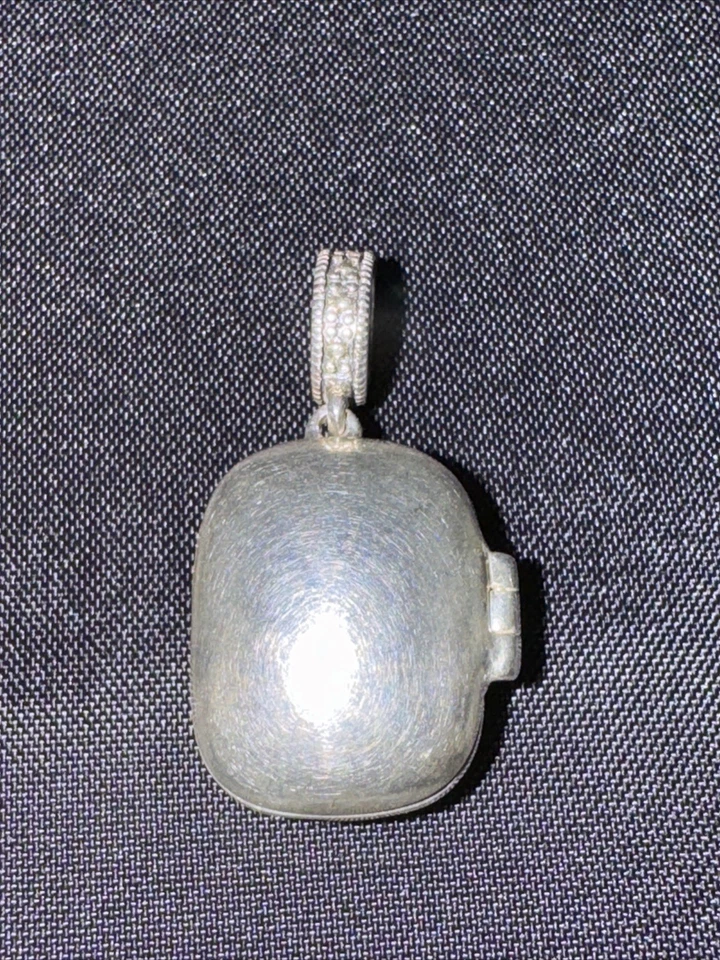 Colgante medallón vintage de plata de ley 925 circonita cúbica con piedras preciosas de doble cruz Foto 3 de 4