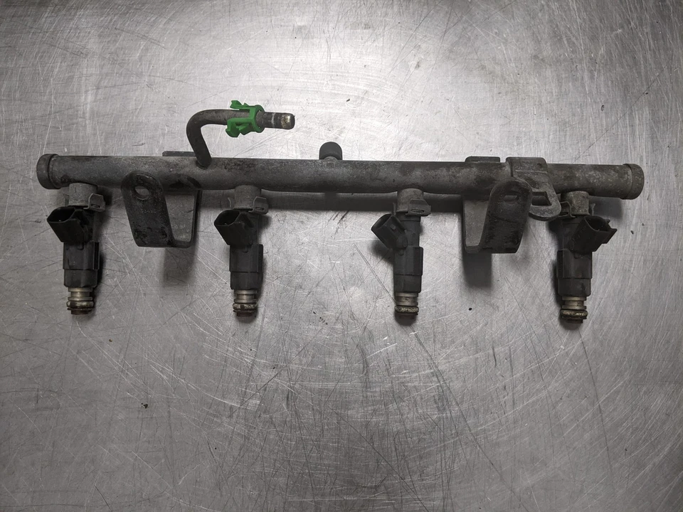 Juego de inyectores de combustible con riel para 98-00 Dodge Stratus 2.4 Foto 2 de 4