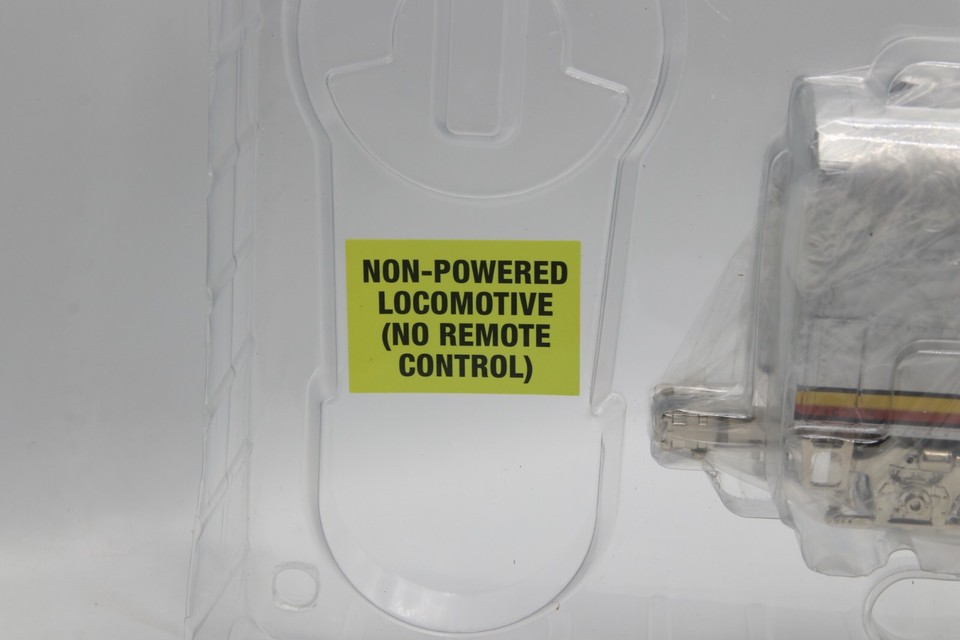 Menards 2794429 O Gauge Santa Fe B Unit Diesel UNPOWERED