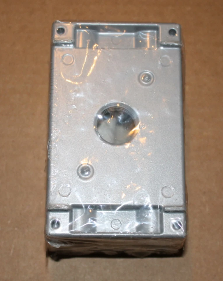 Cooper Crouse-Hinds TP7042 One Gang Weatherproof Outlet Box, Cast Aluminum, New - Image 2 of 4