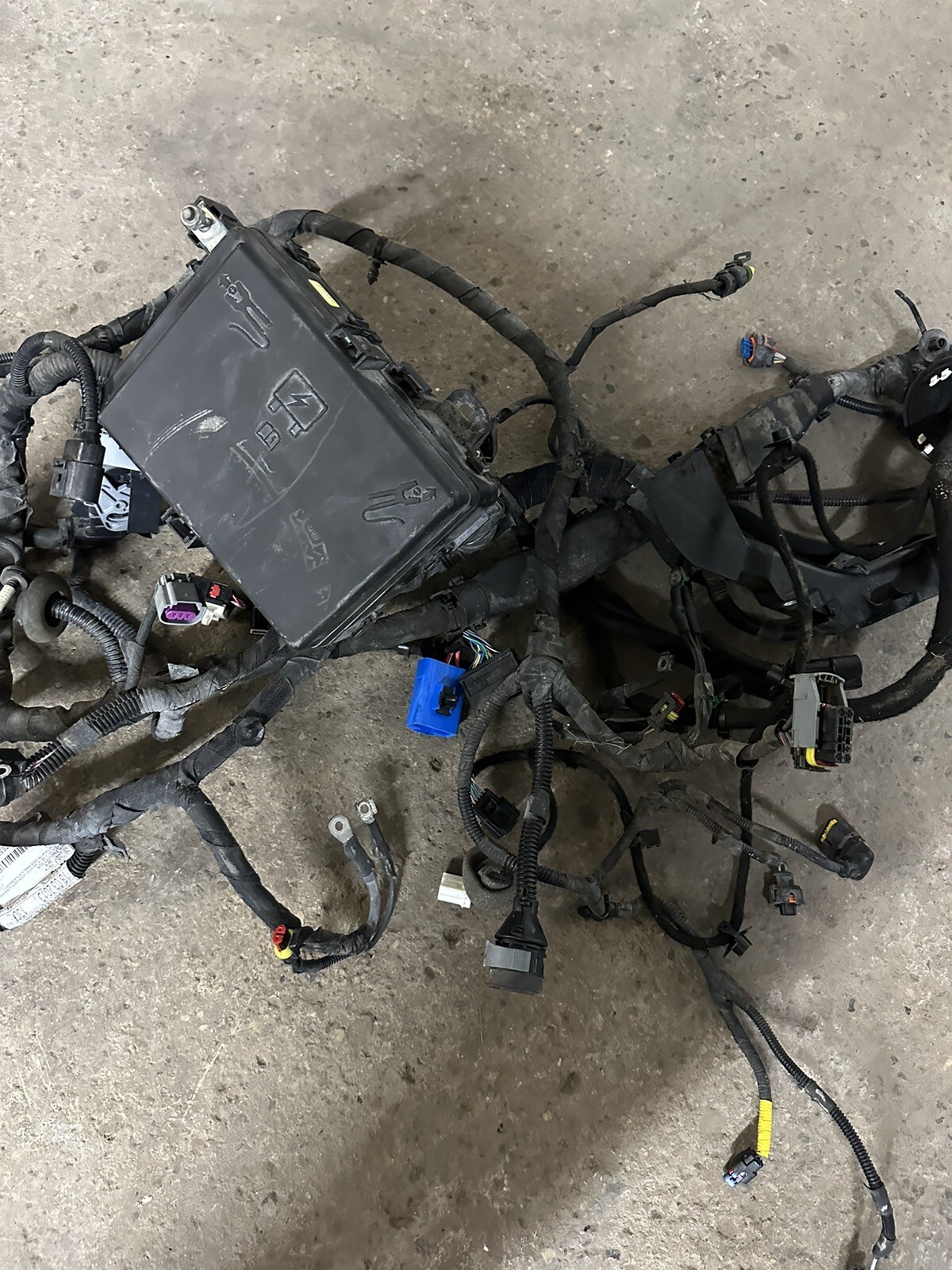 2014-17 Maserati Ghibli AWD Motor Engine Bay Wire Wiring Harness Fuse Block Box