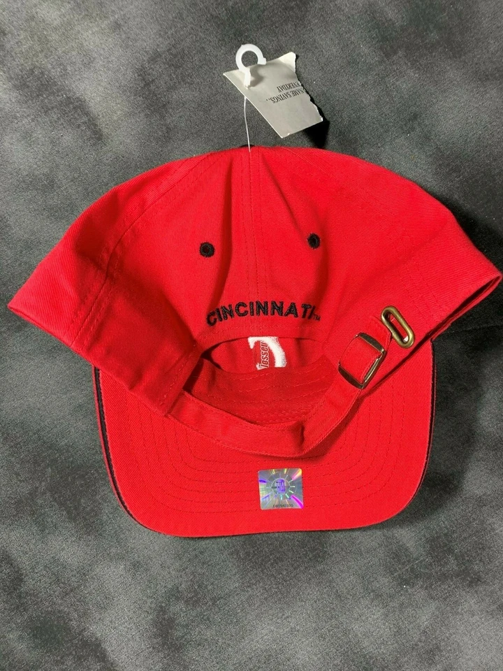 NUEVO GORRO/SOMBRERO DE PELOTA ROJO BLANCO CON LOGOTIPO DE LOS BEARCATS DE LOS CINCINNATI UNIVERSIDAD NCAA DEPORTES Foto 2 de 3