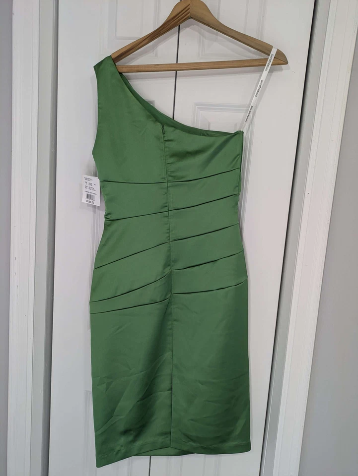 Vestido David's Bridal novo com etiquetas feminino tamanho 2 um ombro comprimento joelho verde - Imagem 3 de 4