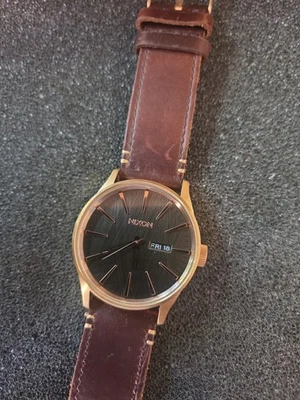 Reloj Pulsera Nixon The Sentry Hombre Cuarzo Correa Cuero Batería Nueva 8.5" MUÑECA  - Imagen 1 de 4