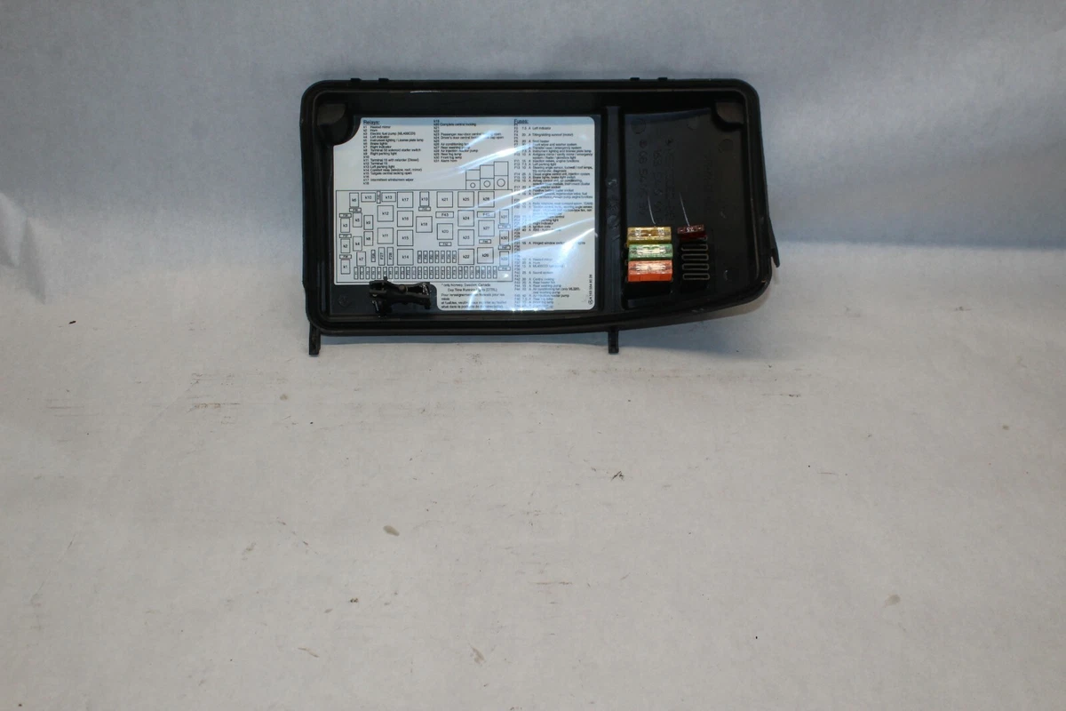 00 01 02 03 04 05 MERCEDES ML350 W163 UNDER HOOD FUSE BOX COVER 