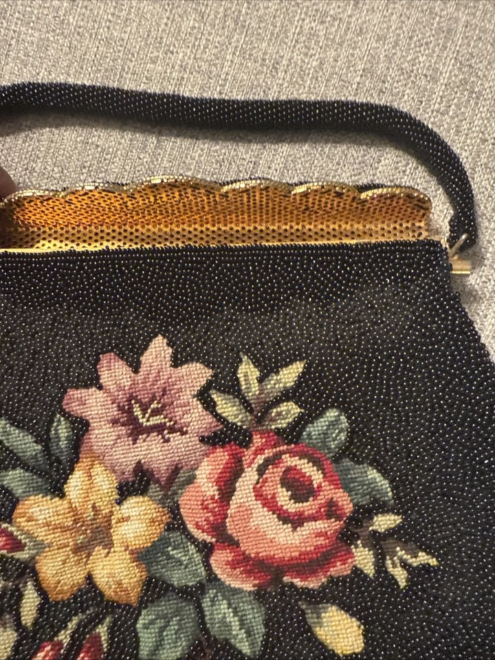 Linda Bolsa de Mão Vintage Needlepoint Tapeçaria Floral Frisada Preta Articulada - Imagem 3 de 4
