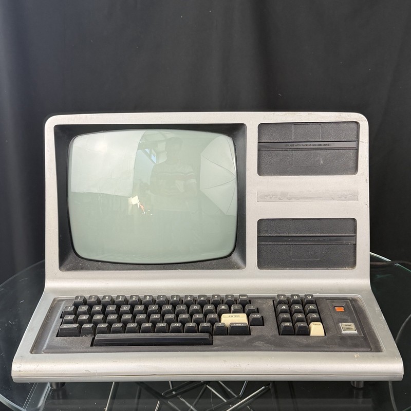 Tandy Radio Shack TRS-80 Model III - Microcomputer for parts