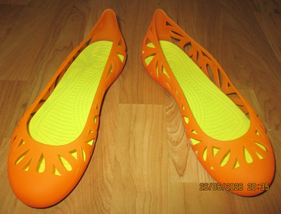 Crocs Adrina Womens Sandalen Badeschuhe Gr. W9 (EU 39/40) sehr guter Zustand