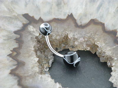 Bauchnabelpiercing TITAN STEEL BLACKSTEEL Banana Kugel schwarz weiß Marmoriert