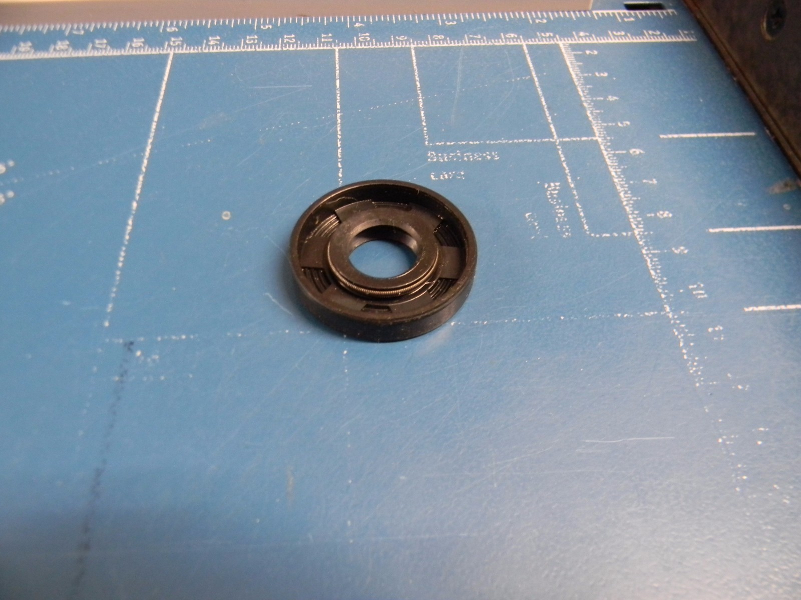 McCULLOCH CHAINSAW CRANK SEAL 1-10 6-10 7-10 60 70 80 81 570 700