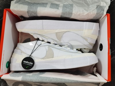 Sacai x Nike Blazer Low White Patent DM6443-100 | Gr. 43 / US 9,5 | Neu & OVP