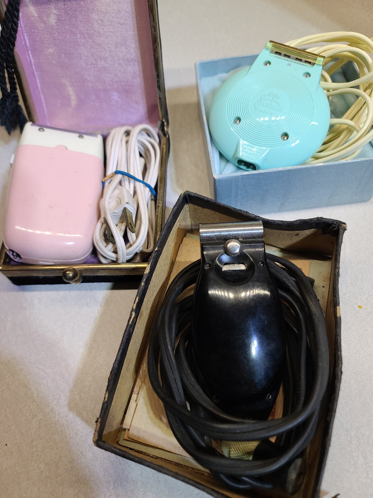 3 Vintage Lady Ronson Lady SunbeamPackard Electric Razors Shavers untested as-is