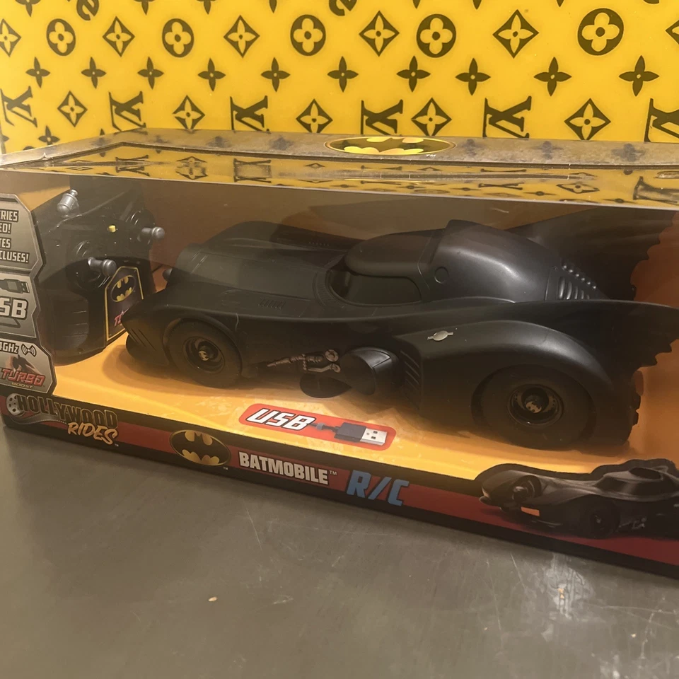 Batimóvil Jada Toys 1989 R/C Turbo Hollywood Rides Batman 80 años USB 2,4 GHZ Foto 2 de 4