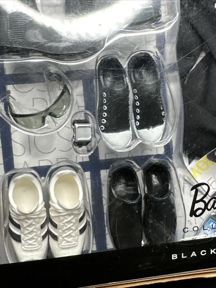 Barbie Basics Look #4 Collection 002 Black Label Mattel T7756 2010 Foto 3 de 4