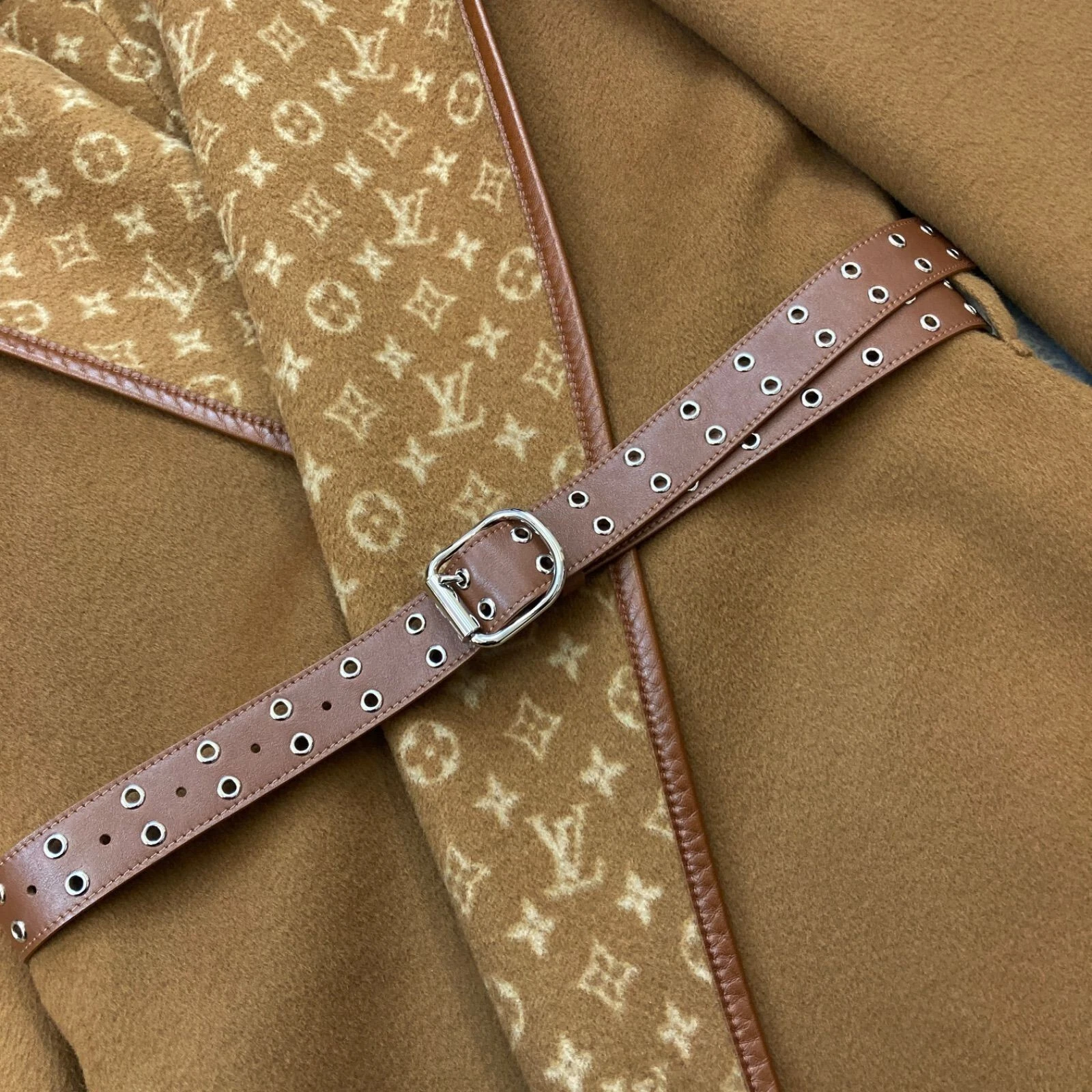 LOUIS VUITTON（LV） Cappotto Louis Vuitton Monogram Camel Double Face con cappuccio taglia: 36 FJC020QWE