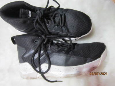 mens black tennis shoes with white soles