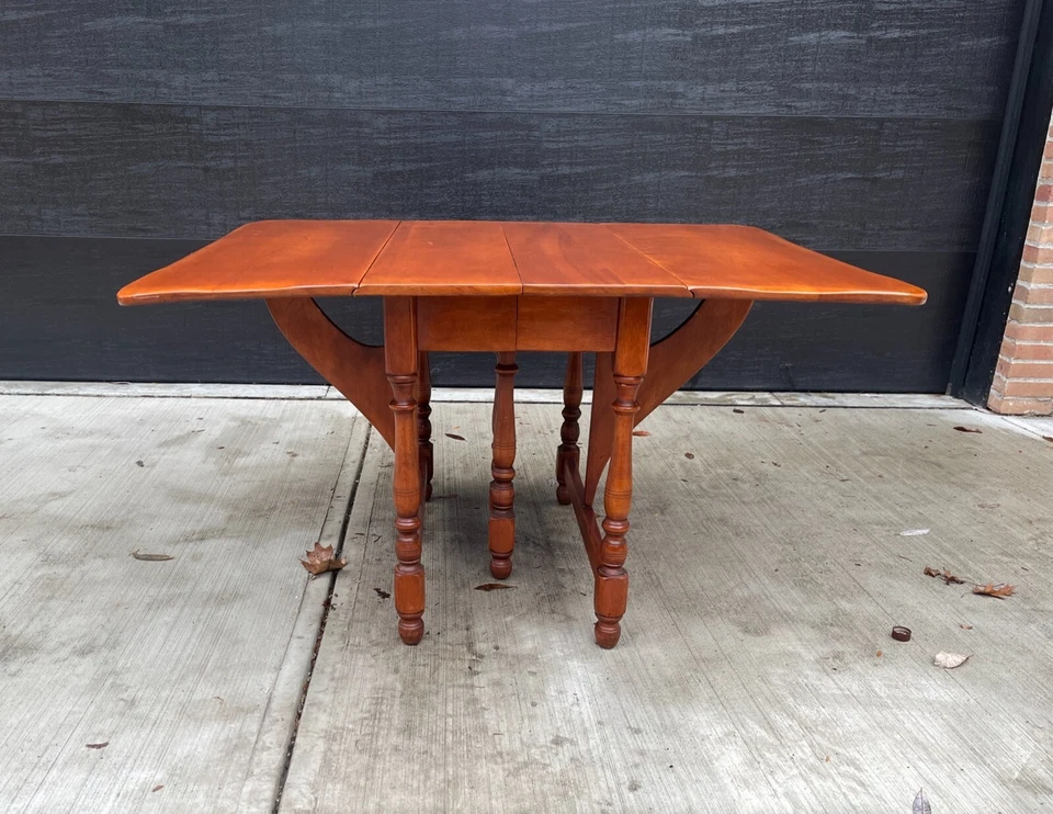 Винтажный обеденный стол Cushman Colonial Herman DeVries из клена бабочка - Изображение 3 из 4