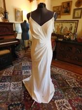 BEAUTIFUL "EVER PRETTY" WHITE WEDDING GOWN W/PEARLS S M