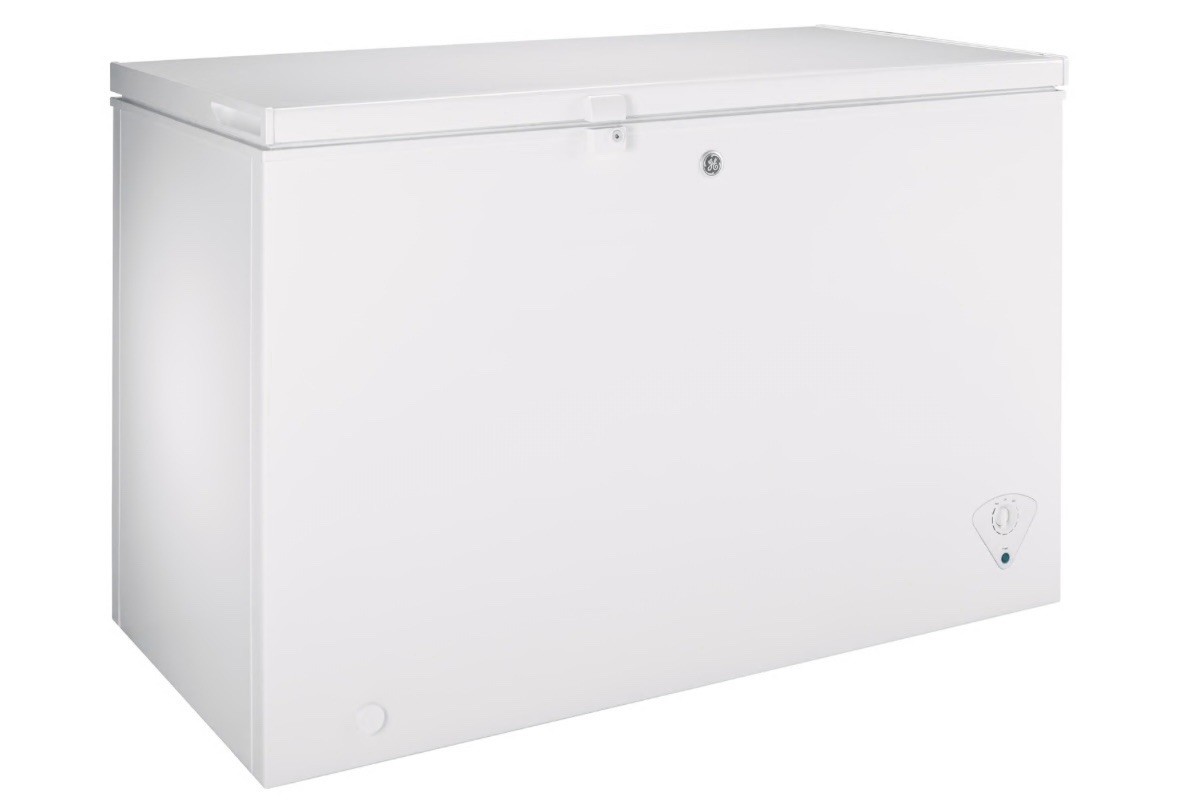 GE 10.6 Cu. Ft. Chest Freezer - FCM11PHWW