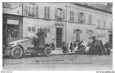 AYFP5-0331-60 - CREIL - Les nouveau Auto Miitrailleuses Francaises rue de la