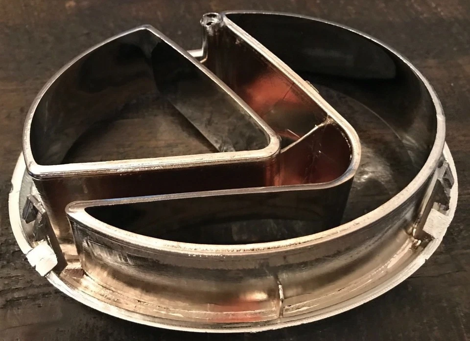 04-09 OEM NUEVO LEXUS RX330 RX350 RX400H EMBLEMAS REJILLA CROMADA DELANTERA L 75311-48070 Foto 2 de 4