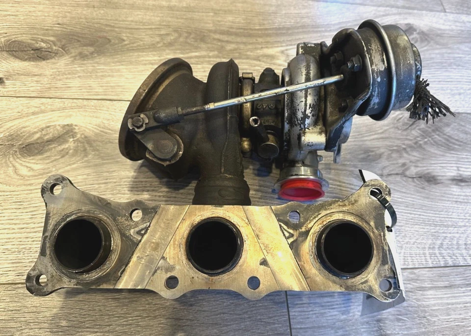 BMW 740i 740Li 2010 2011 2012 turbocompresor turbo 11657593022 7593022 original OEM Foto 2 de 4