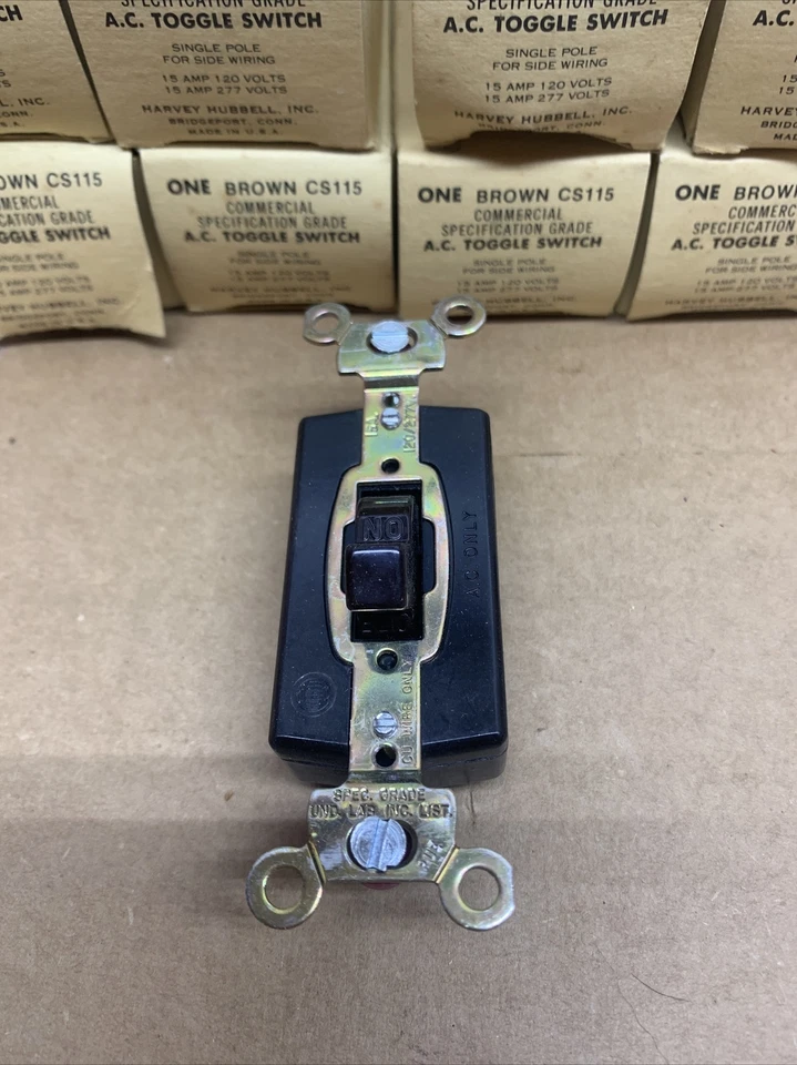 Lot Of 8 Brown Cs115 Commercial Specification grade AC toggle switch - Image 2 of 4