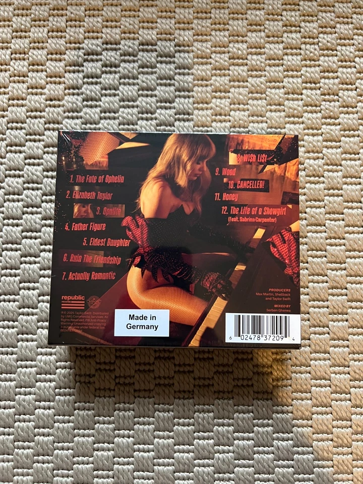 The Life of a Showgirl: It’s Frightening Edition – Anhänger [Deluxe CD] - Bild 3 von 3